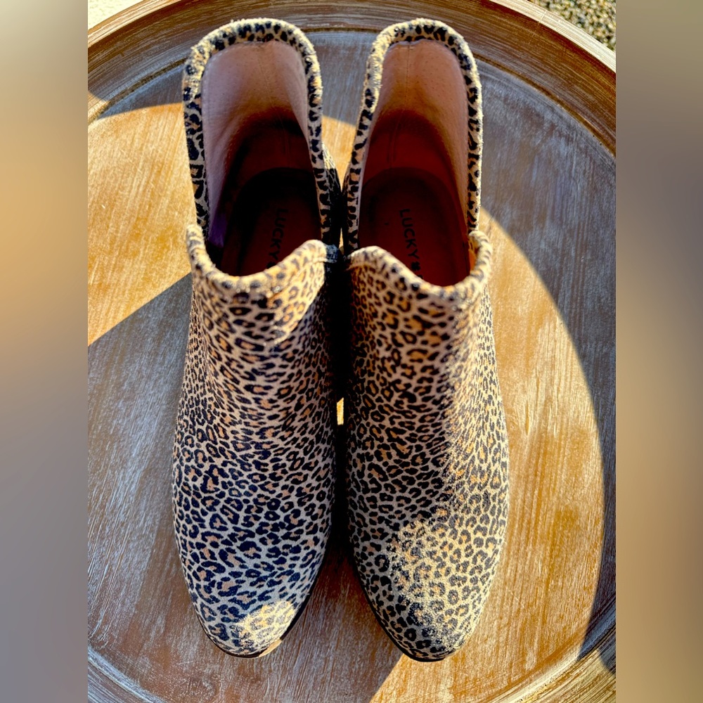 Like new Lucky Brand Women’s booties size 8